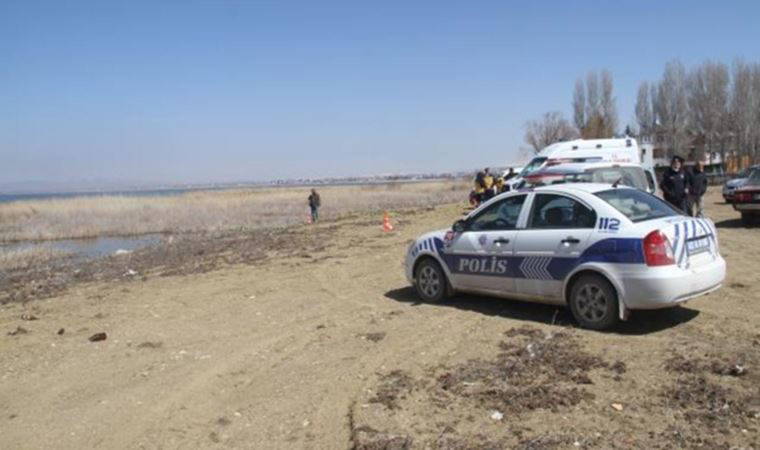 Beyşehir Gölü'nün kıyısında şüpheli ölüm: Sıvı dolu şişeye el konuldu