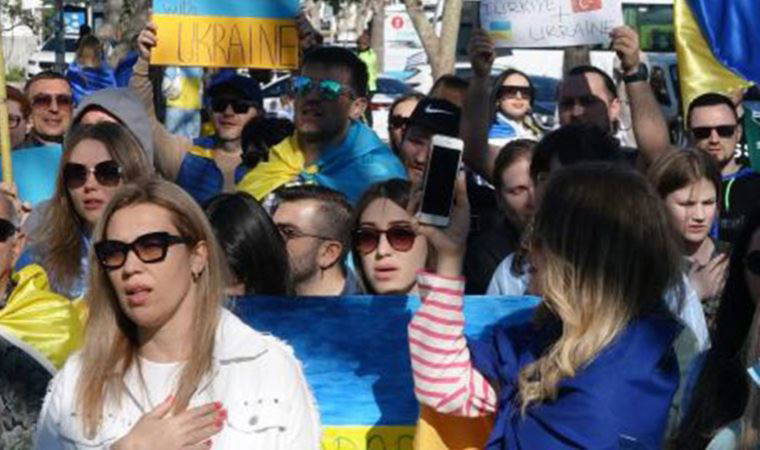 Antalya'da yaşayan Ukraynalılardan 'savaşa hayır' konvoyu