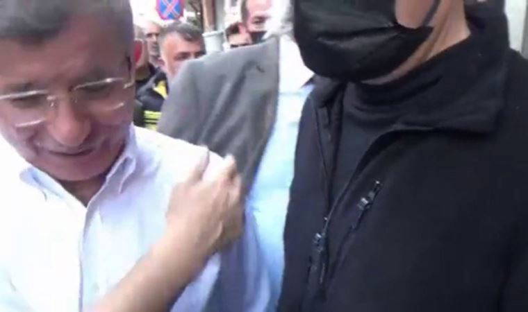 Ahmet Davutoğlu'na esnaf ziyareti sırasında 'protesto' (29 Mart 2022) (Video Haber)