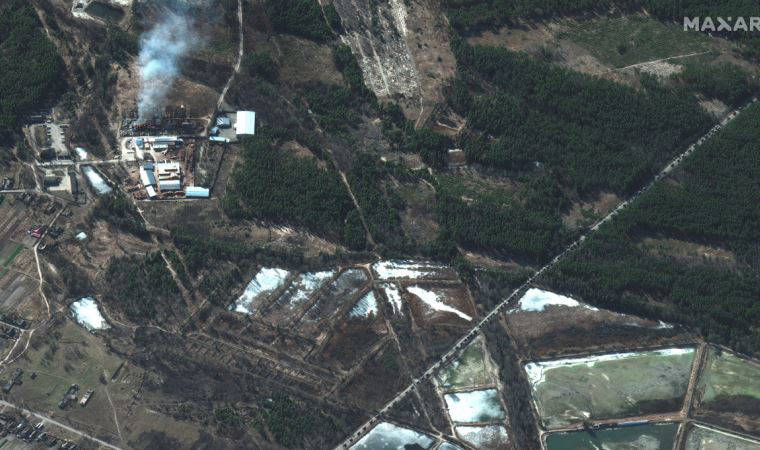 Ukrayna'da Rus saldırısının izleri uydudan görüntülendi