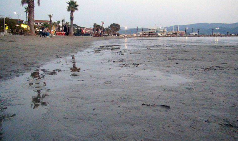 Muğla'da 'süper gelgitler': Deniz suyu 50 metre çekildi (30 Mart 2022) (Video Haber)