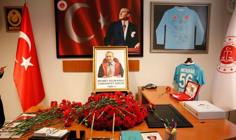 Makam odasında şehit edilişinin 7. yıldönümü