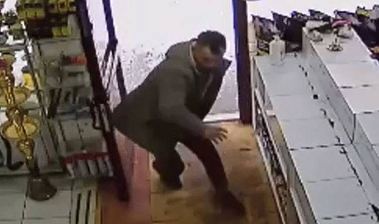 Çatıdan düşen buz kütlesinden son anda kurtuldu