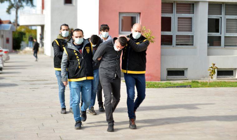 Sivil polis aracına, hasımları sanarak ateş etmiş