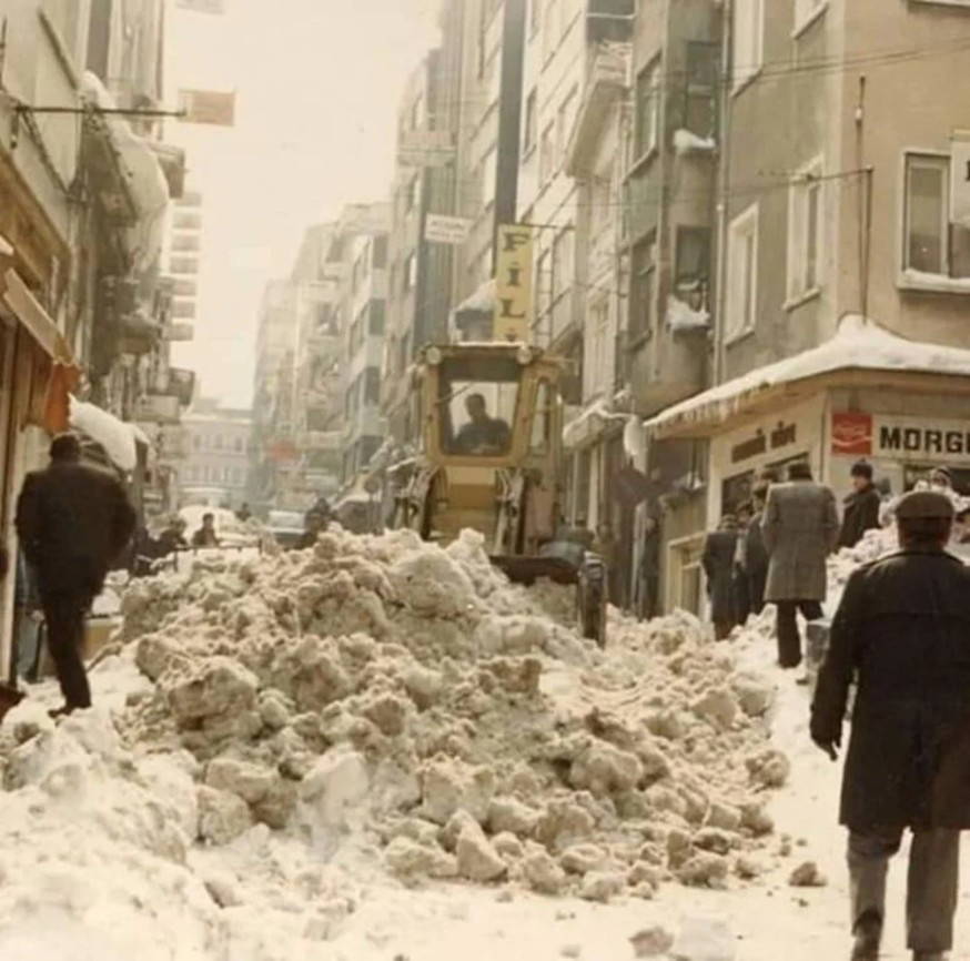 1987 İstanbul kışında neler yaşandı? Tarihe geçen kar fırtınasından çarpıcı fotoğraflar