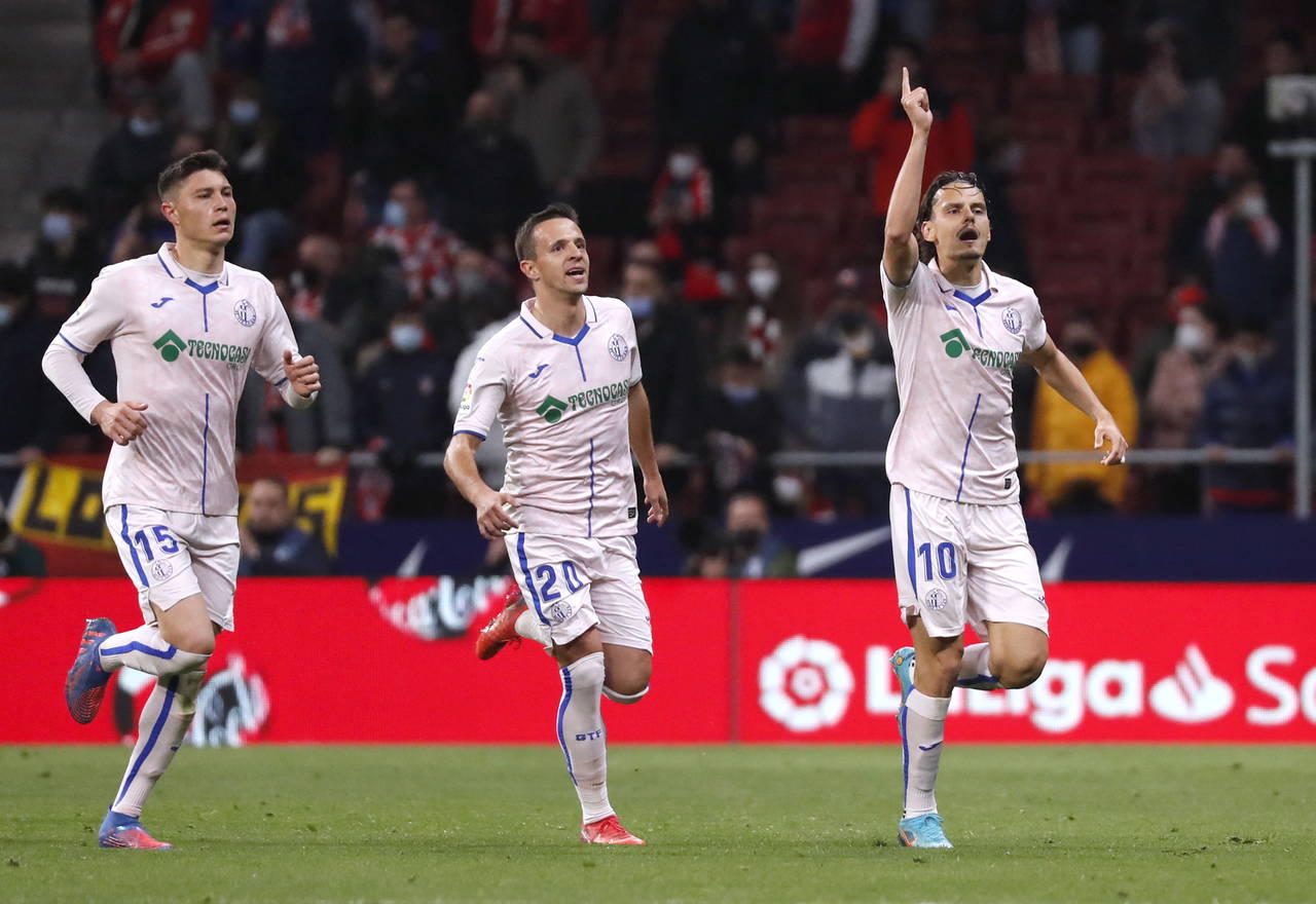 Getafe'den Enes Ünal'a 700. gole özel hatıra forması