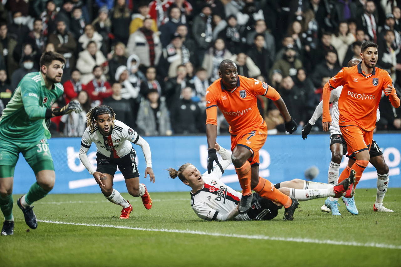 4 gollü maçta kazanan yok! Beşiktaş 2-2 Başakşehir