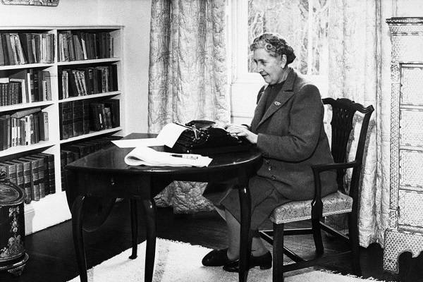 Pera Palas'ta Gece Yarısı dizi ayrıntıları ve dönemin İstanbul'u