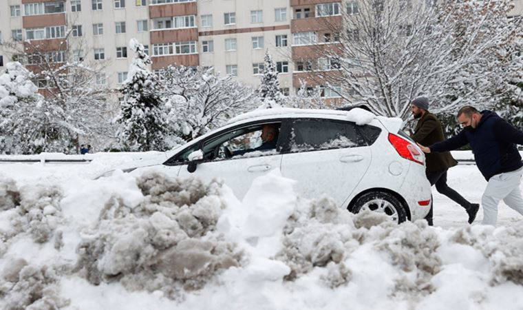 İstanbul kar yağışını bekliyor: Uyarılar art arda... 20 santimetreyi bulacak