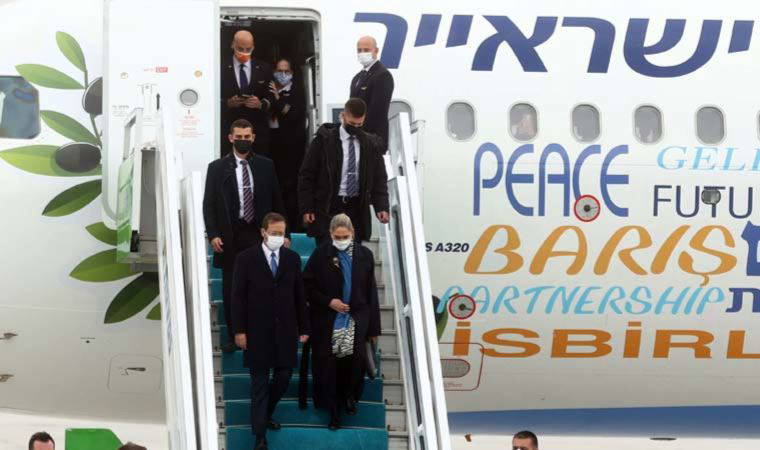 İsrail Cumhurbaşkanı Isaac Herzog'un uçağında dikkat çeken mesajlar (09 Mart 2022) (Video Haber)