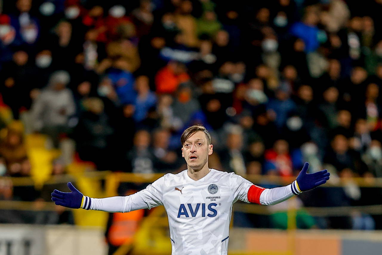 Mesut Özil’deki düşüşün nedenini menajeri açıkladı: Santi Cazorla