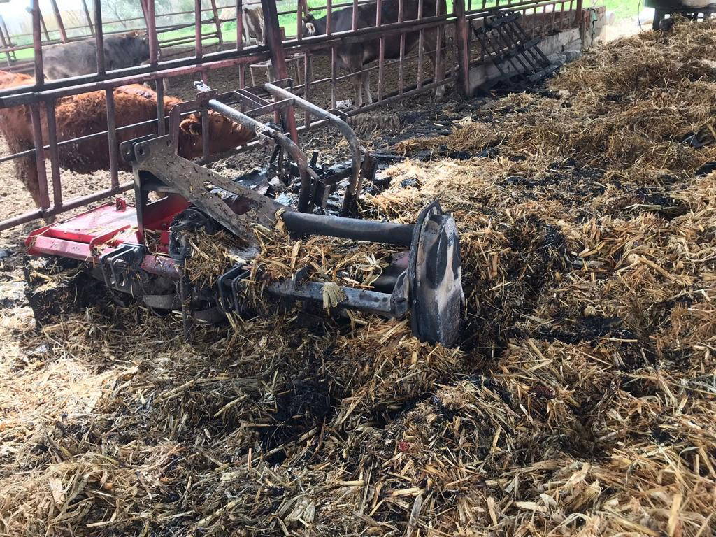 Manisa'da kum fırtınası: Çok sayıda binanın çatısı uçtu (01 Nisan 2022)