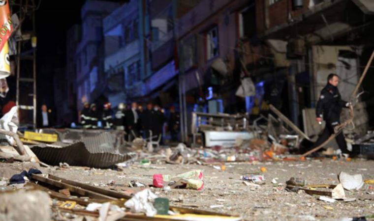 Gaziantep’te, lokantadaki tüpler patladı, ortalık savaş alanına döndü (01 Nisan 2022) (Video Haber)