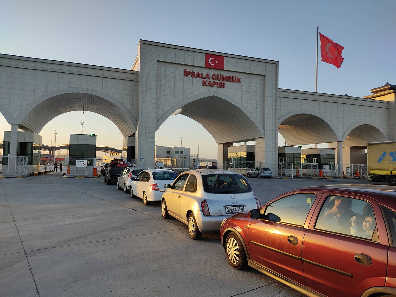 İpsala Sınır Kapısı'nda 'ucuz alışveriş' kuyruğu