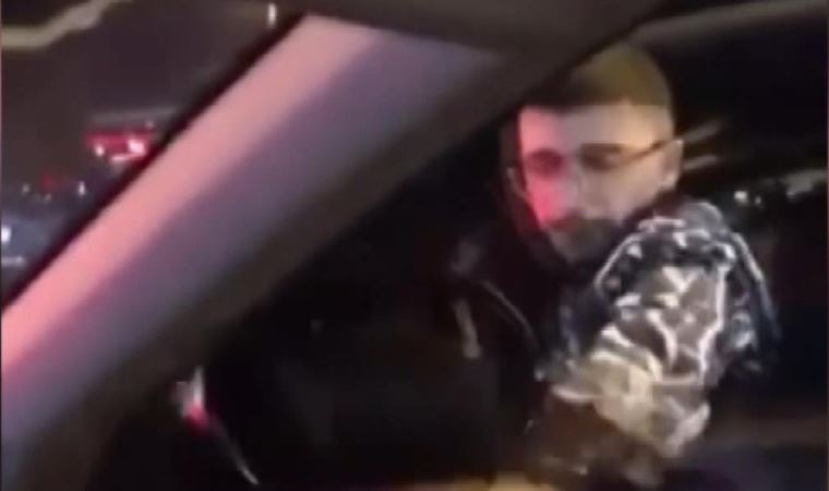 İçinde çocuk bulunan otomobilin aynasını kıran sürücü gözaltına alındı (10 Nisan 2022) (Video Haber)