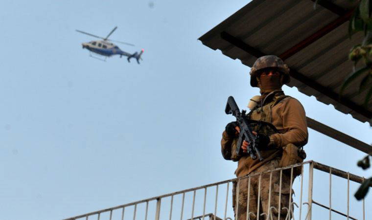 Adana'da helikopter destekli 'çete' operasyonu: 30 gözaltı