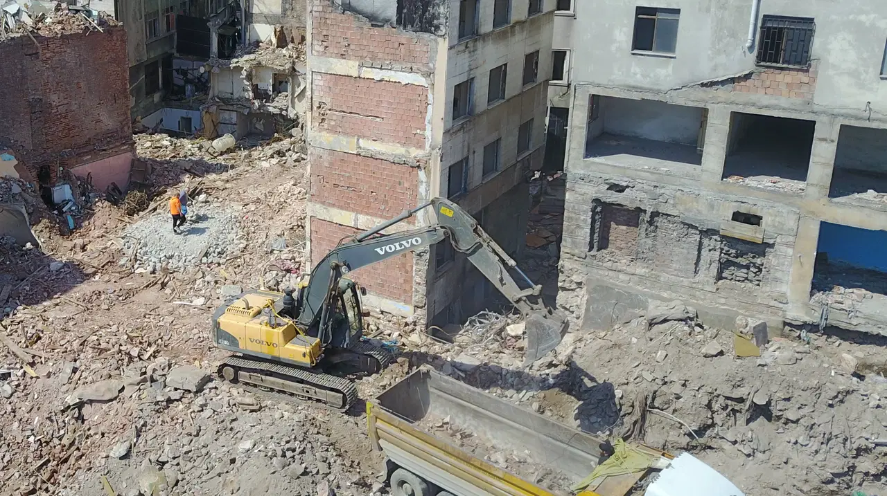 Zürafa Sokak'taki genelev hafriyatında tarihi hamam kalıntısı (15 Nisan 2022)