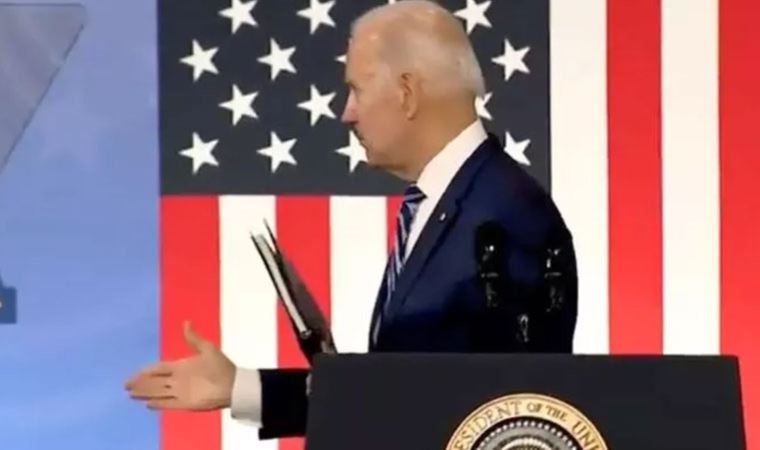 ABD Başkanı Joe Biden'ın hareketi gündem oldu: Boşlukla tokalaştı