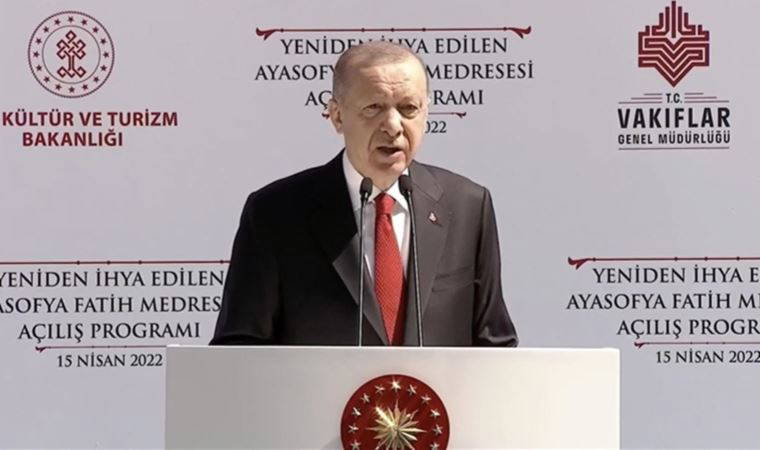 Hatıra fotoğrafı: 'Medrese' açılışında Erdoğan'la boy gösterdi