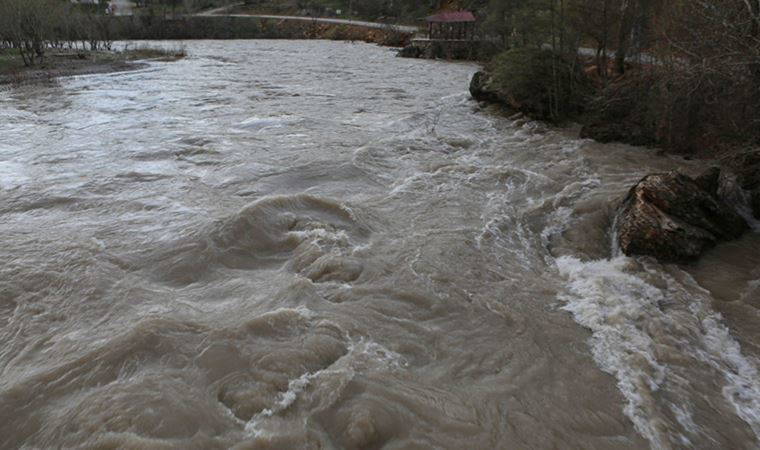 Munzur Çayı, 10 yılın en yüksek debisine ulaştı: 'Uzak durun' uyarısı geldi