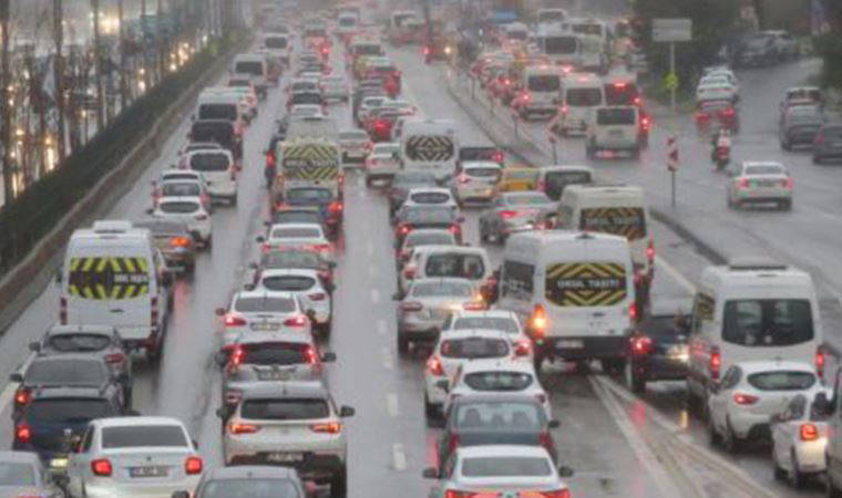 Okullar açıldı, trafik yoğunluğu arttı