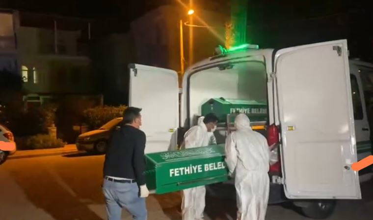 Ev arkadaşını başından çekiçle vurarak öldürdü (18 Nisan 2022) (Video Haber)