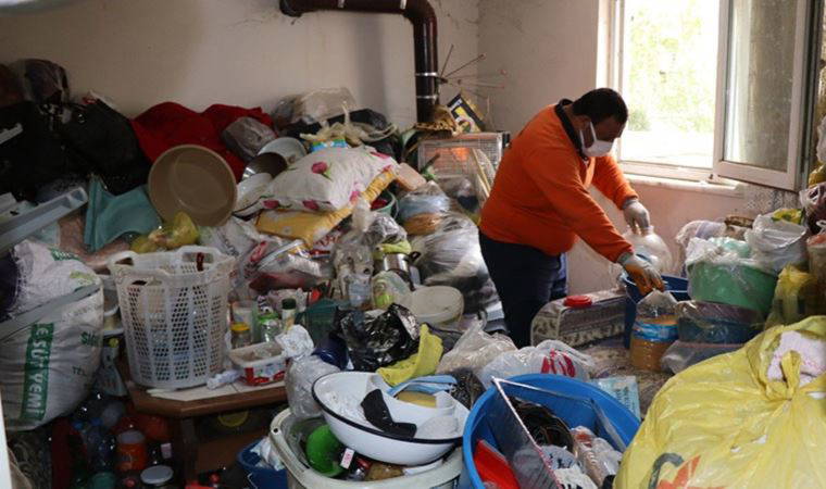 Aydın'da bir evden 4 kamyon çöp çıktı