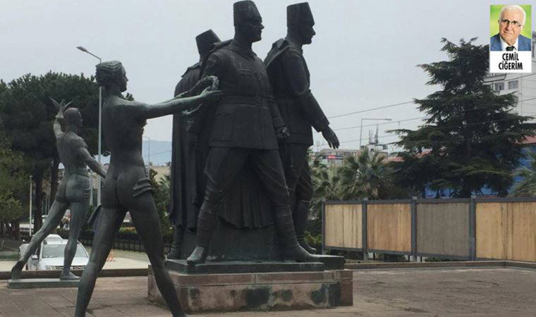 AKP’li Samsun Belediyesi, Atatürk'ün İlkadım Anıtı önüne reklam panosu koydu, lambaları söktü