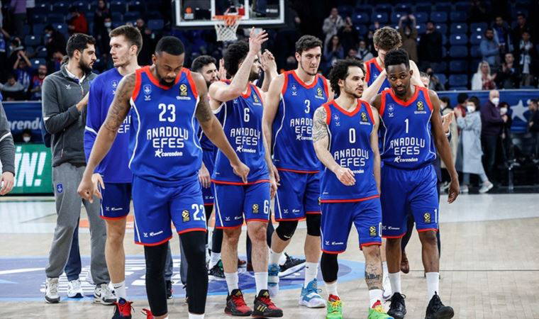 Anadolu Efes'ten Final Four'a ilk adım!