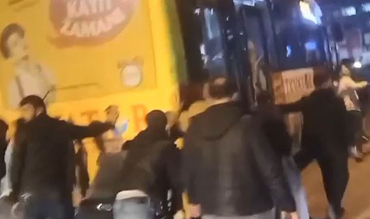 Diyarbakır’da özel halk otobüsünün yakıtı bitti, yolcular itti (02 Nisan 2022) (Video Haber)