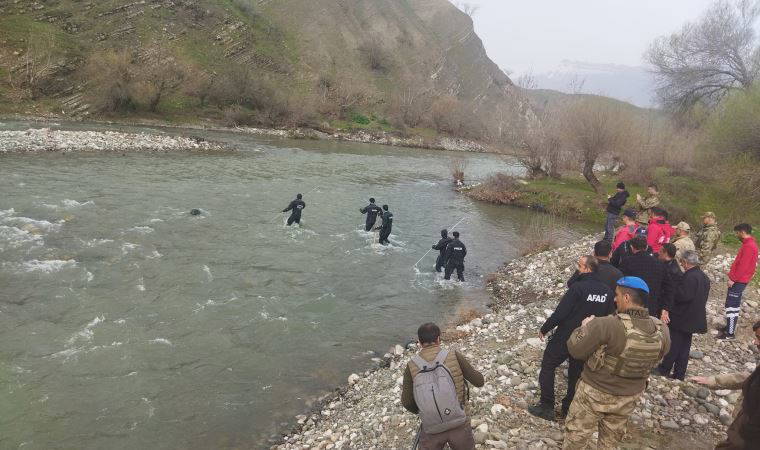 Çaya düşüp kaybolan asteğmeni arama çalışmalarında 2'nci gün