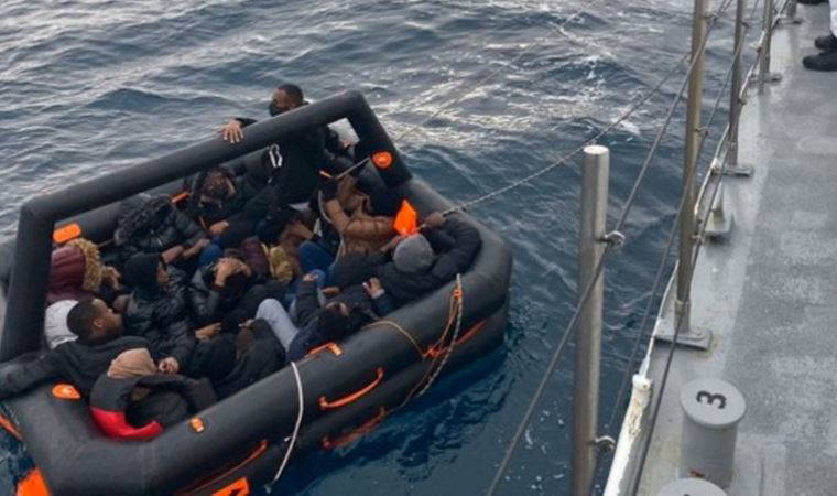 İzmir açıklarında 26 göçmen yakalandı