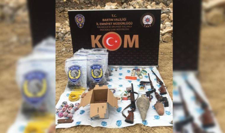 Yüzlerce dinamit ve el yapımı patlayıcı madde ele geçirildi (21 Nisan 2022) (Video Haber)