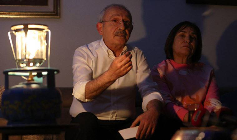 Elektriği kesilen Kemal Kılıçdaroğlu'ndan karanlıkta açıklama