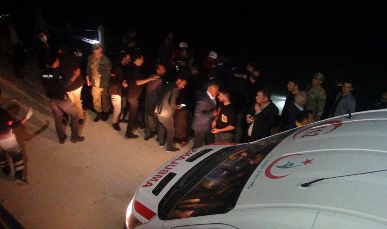 Şanlıurfa'da hafif ticari araç sulama kanalına uçtu: 3 ölü, 2 kayıp (22 Nisan 2022) (Video Haber)