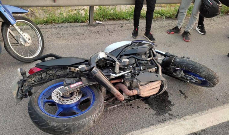 Motosiklet devrildi: 1 ölü, 1 yaralı