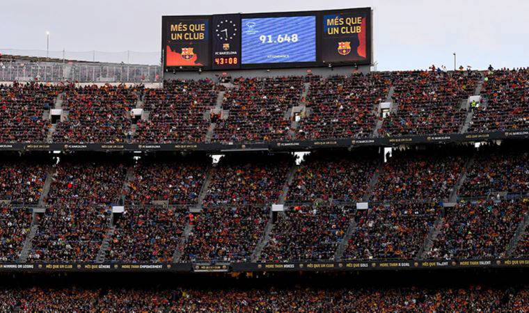Kadınlar futbolunda Barcelona-Wolfsburg maçı tarihe geçti