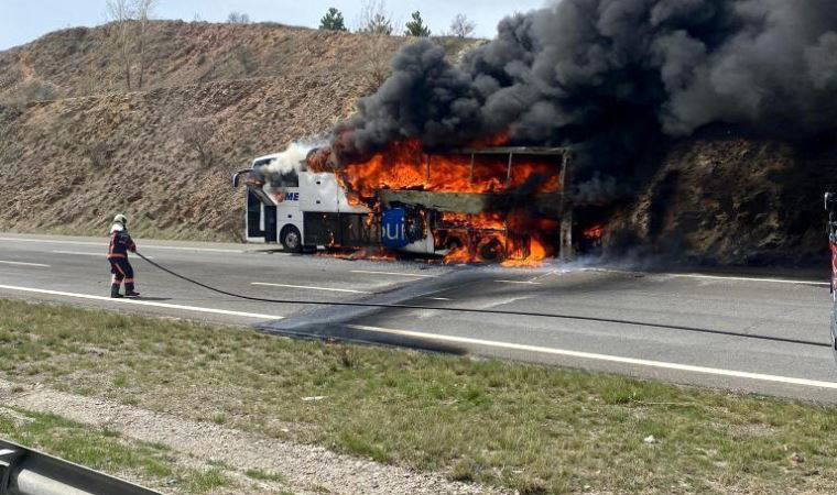 Yolcu otobüsü, alev alev yandı