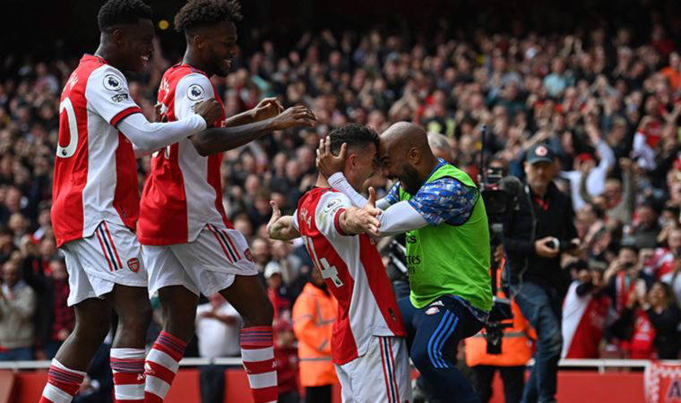Arsenal Manchester United'ı sahadan sildi!