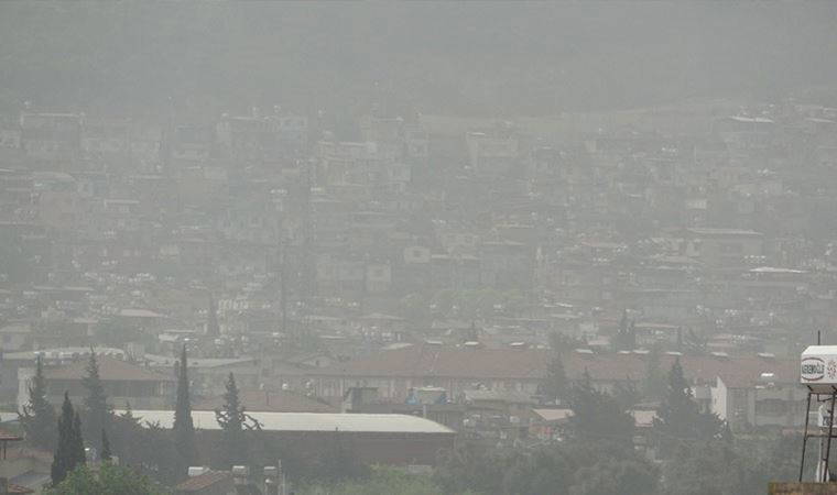 Hatay'da toz taşınımı: Görüş mesafesi azaldı