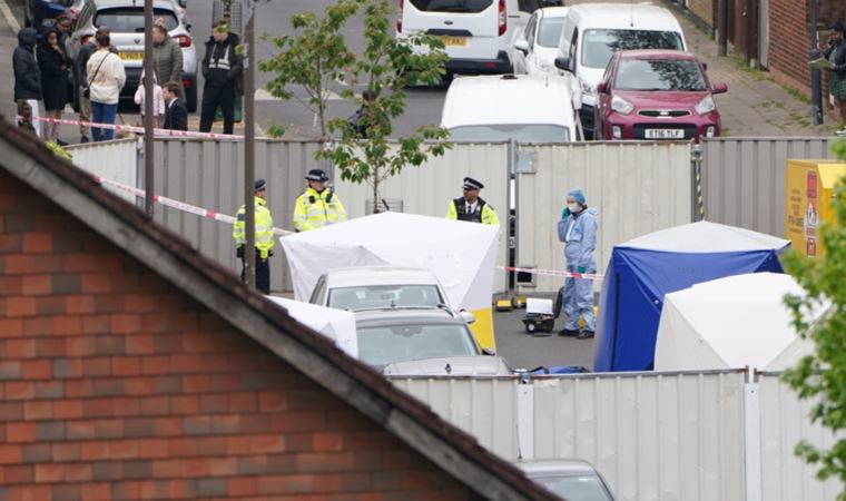 Londra'da bıçaklı saldırı: 4 ölü