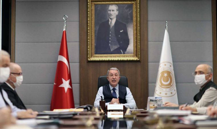 Bakan Akar kuvvet komutanları ile toplantı düzenledi
