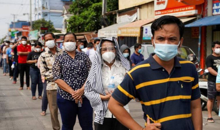 Kamboçya'da açık alanlarda maske zorunluluğu kaldırıldı