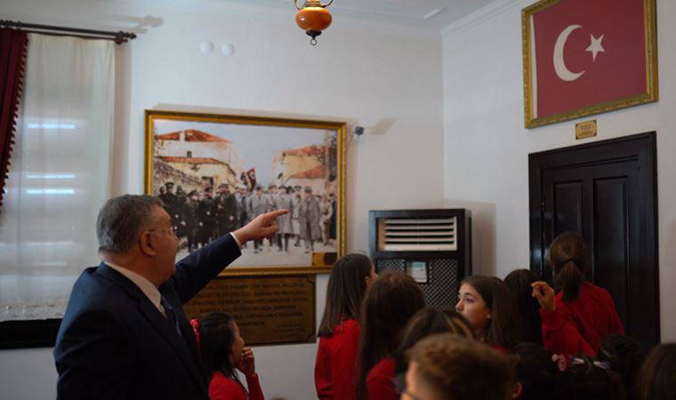 Kırklareli'nde çocuklar, etkinliklere katılıyor, resim, müzik, dans ve drama alanlarındaki uzmanlardan eğitim alıyor