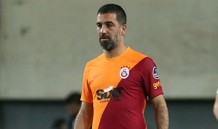 Arda Turan yeni mesleği için kolları sıvadı!