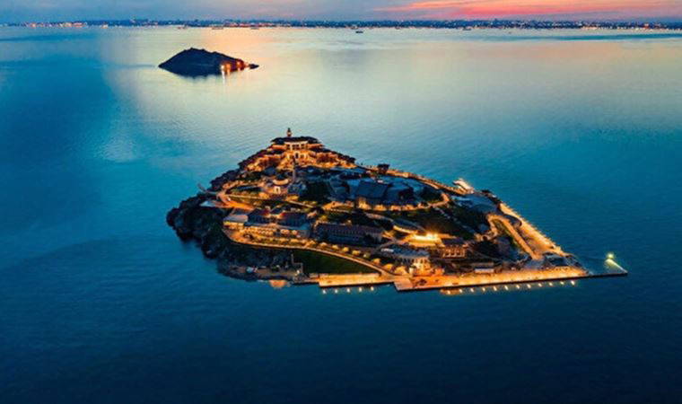 Saray'a 'Yassıada' soruları