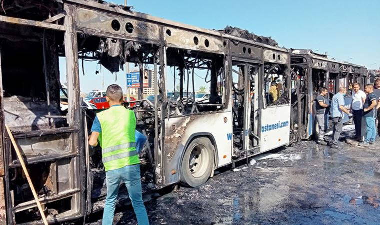 İzmir'de belediye otobüsü yandı (28 Nisan 2022)