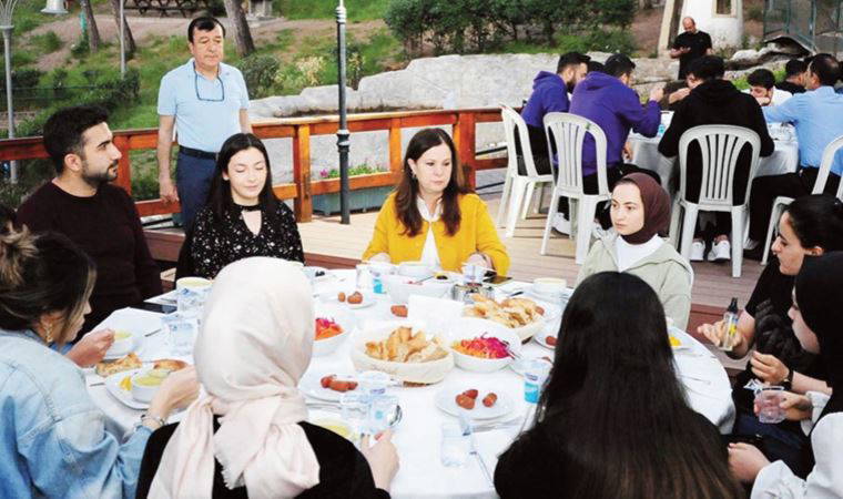 Çalkaya öğrencilerle buluştu: Kapımız size her zaman açık
