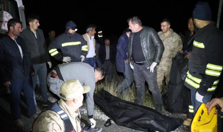 İki otomobil çaya düştü: 1 ölü, 2 yaralı, 2 kayıp (29 Nisan 2022)