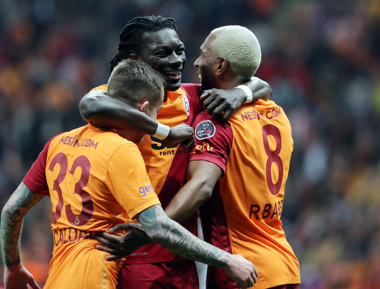 Rıdvan Dilmen: Galatasaray, Fenerbahçe maçına ayrı hazırlanır